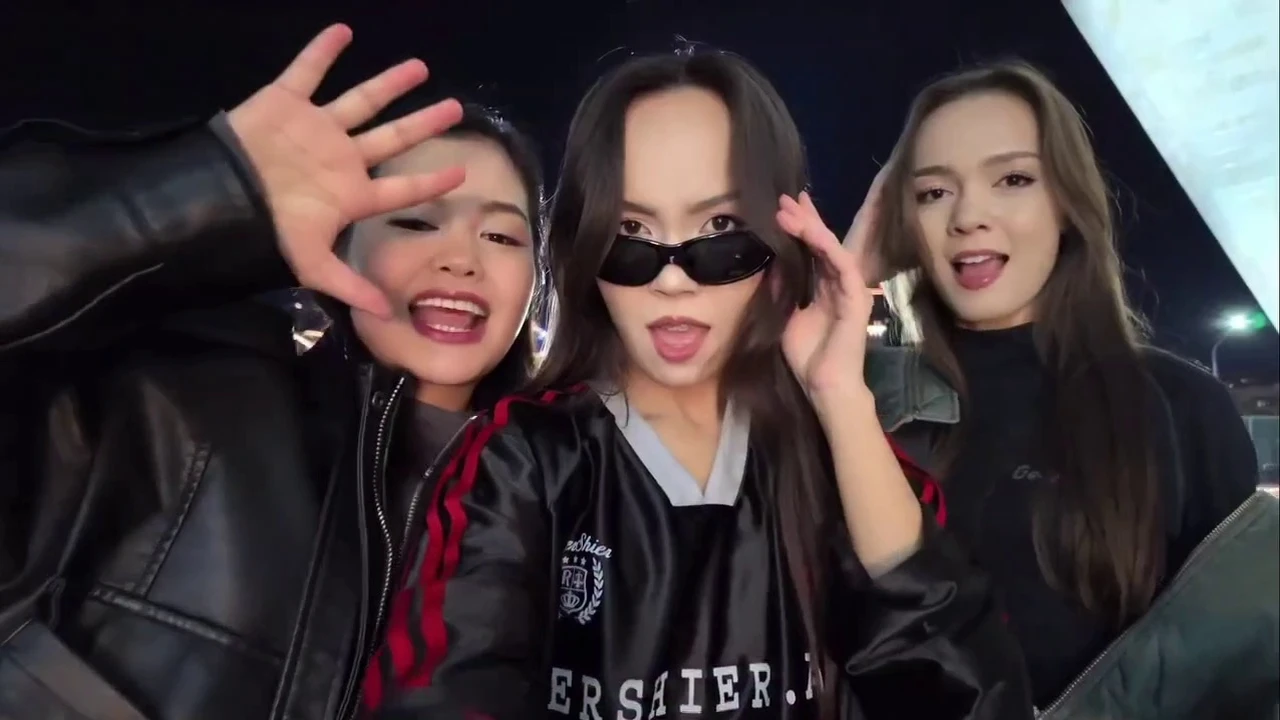 Open Gangnam Style Trend Prompt for Google Flow (3-Person Dance)